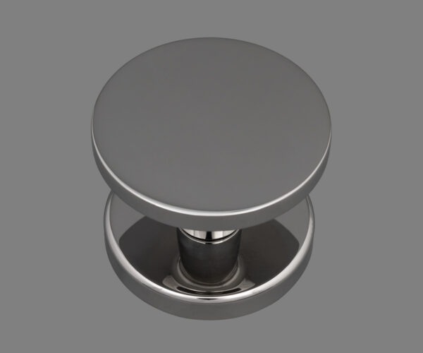 Polished Chrome finish on our Beardmore NCC1262 Door Knob.
