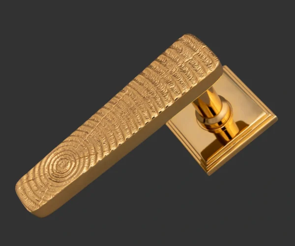 Flash Gold finish on the Beardmore NCC1266 Door Lever Handle